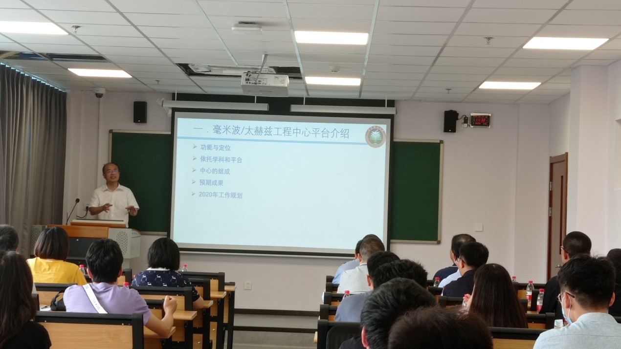 黄色仓库