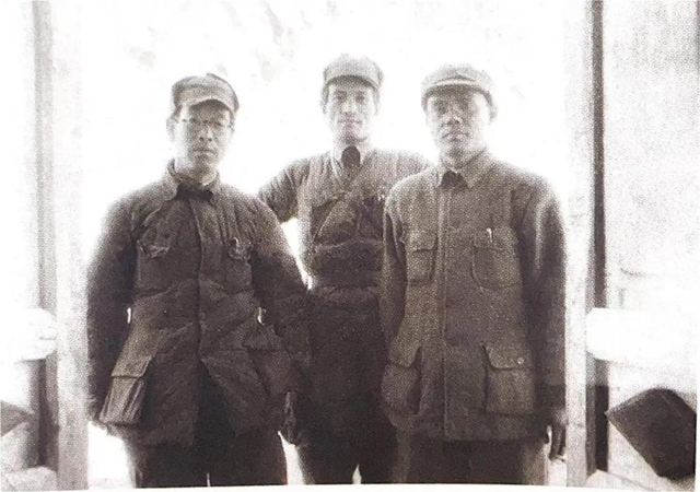 黄色仓库